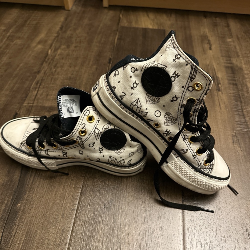 Converse platforms 
Women’s size 5.5 / men’s 3.5